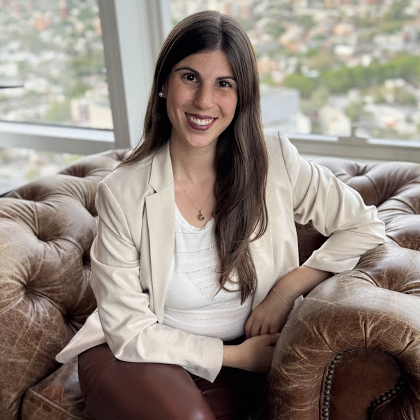 Valentina Perez Saman trabajando